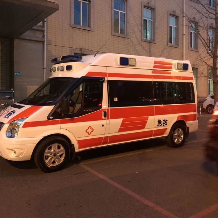 江城夜间租赁救护车护送病人转院：安全转运的 8 大核心注意事项
